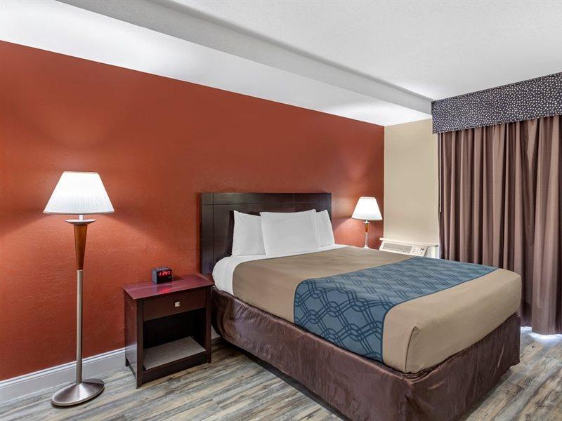 Econo & - Westbrook Hotel
