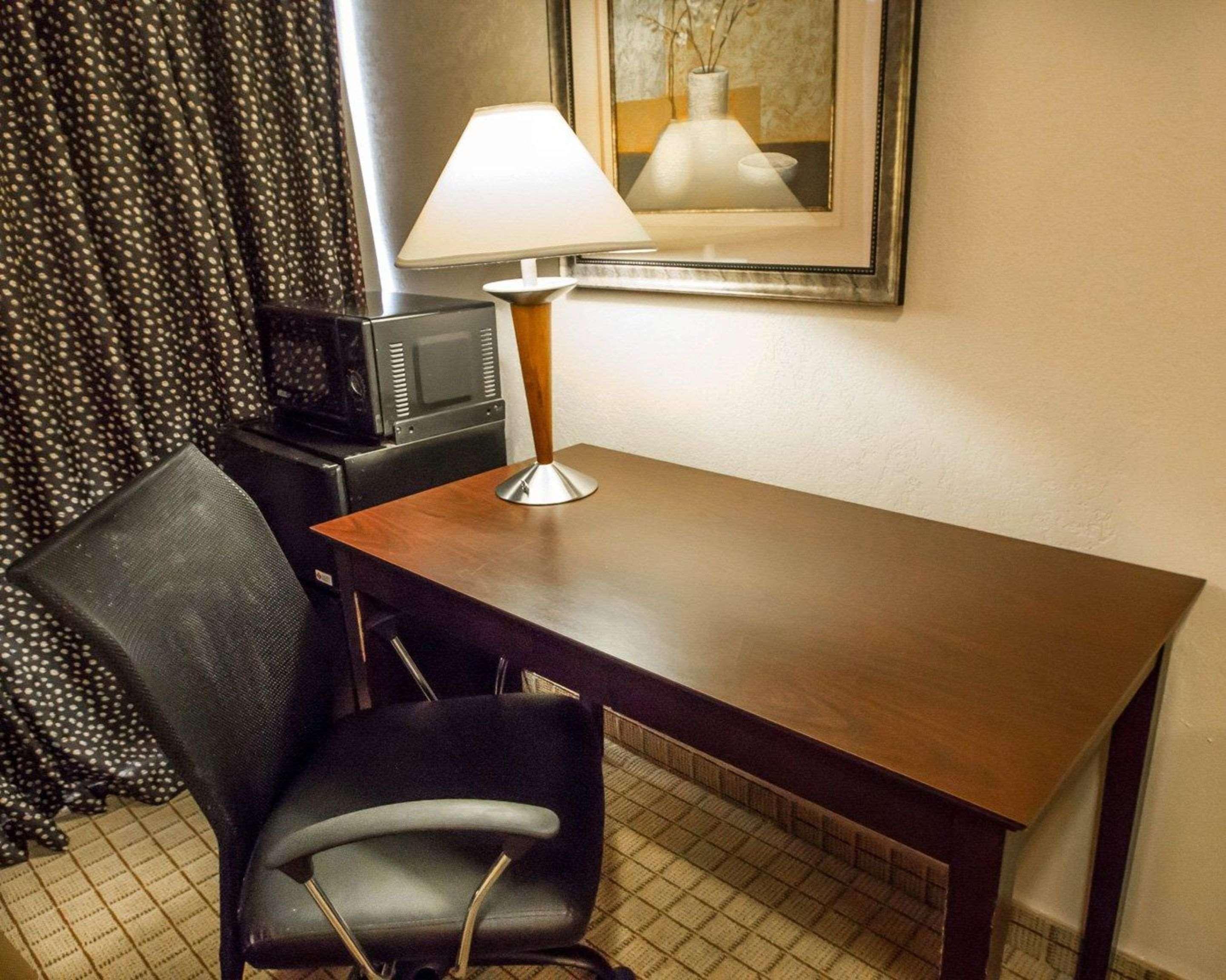 Econo Inn&suites 3*