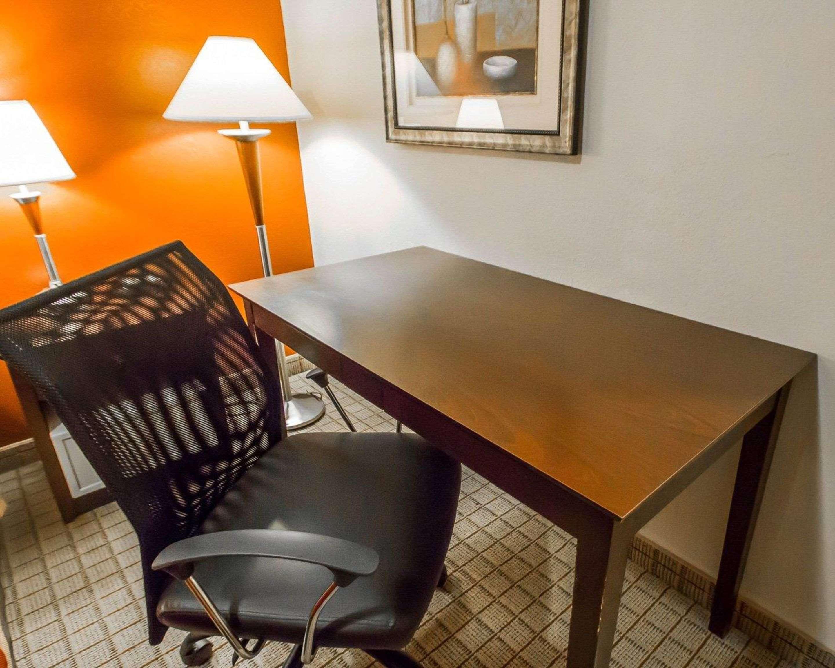 Econo & - Westbrook Hotel 3*