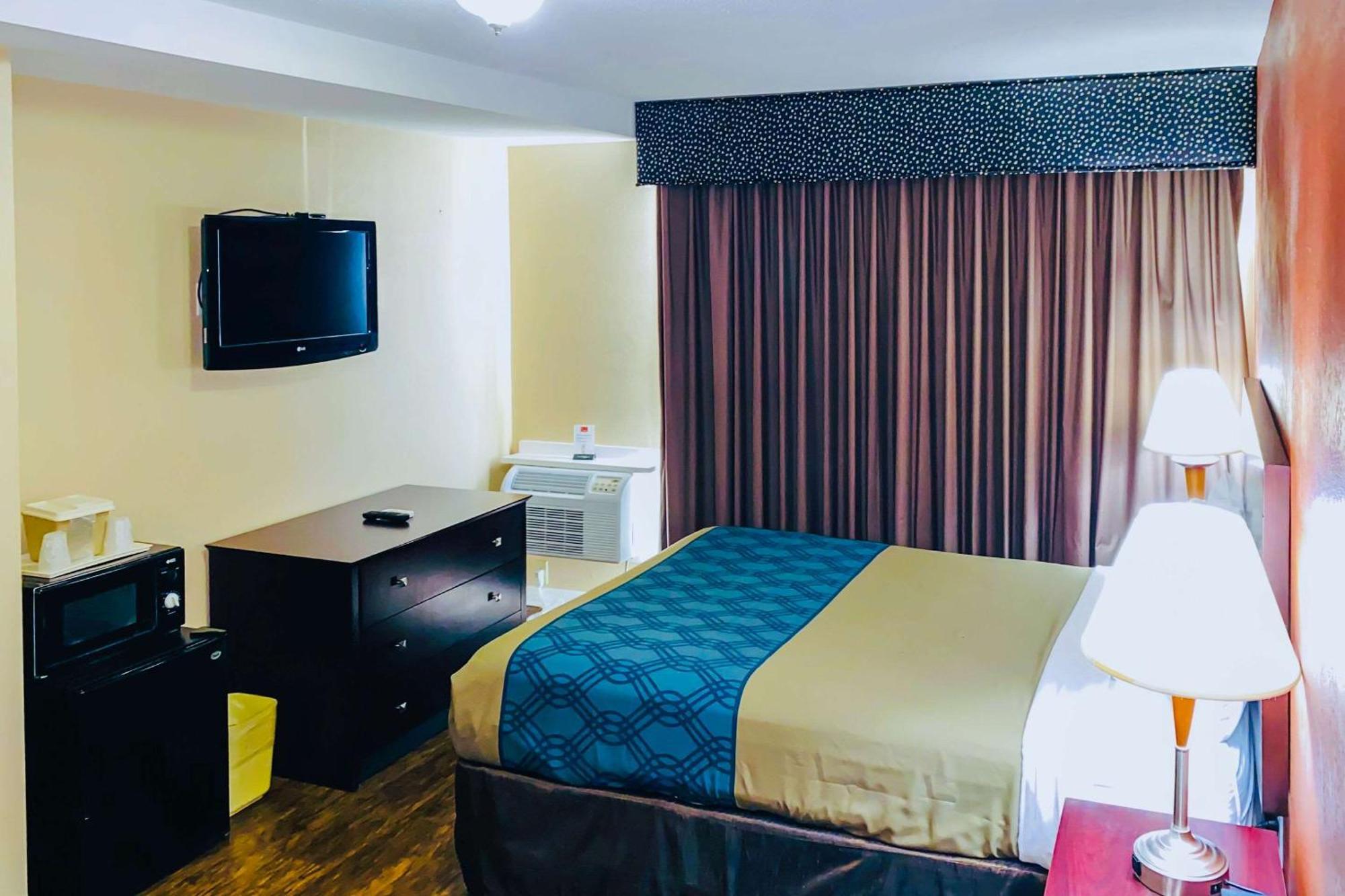 Econo Inn&suites Hotel 3*