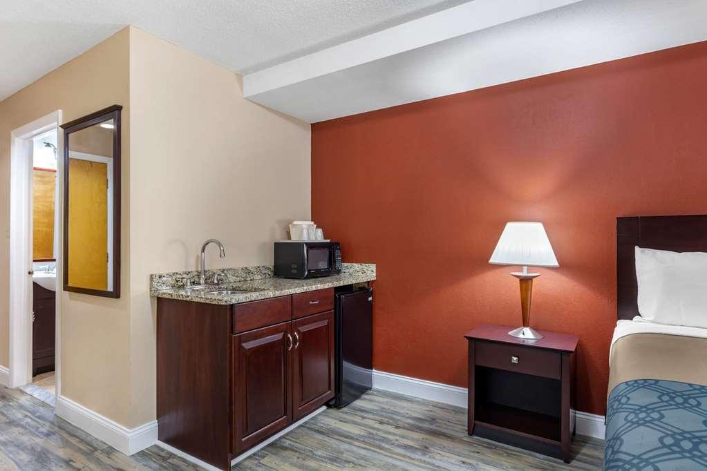 Econo & - Westbrook Hotel 3*