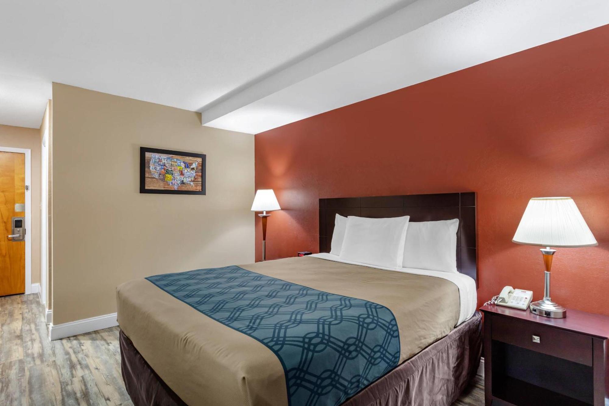 Econo Inn&suites Hotel