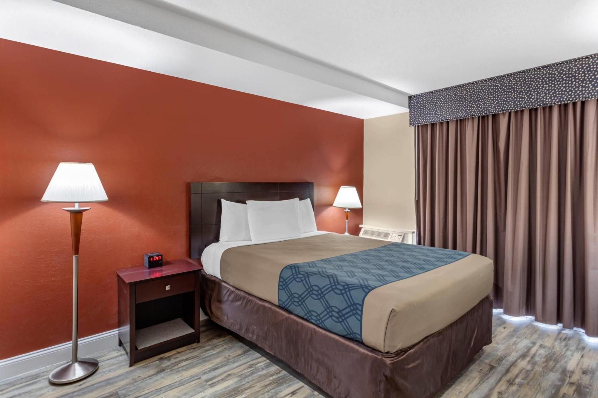 Hotel Econo Inn&suites 3*