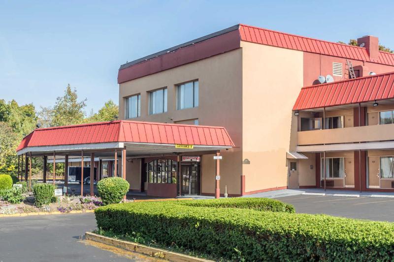 Econo & - Westbrook Hotel 3*
