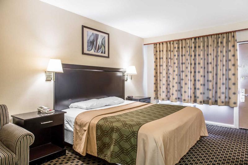 Econo & - Westbrook Hotel 3*